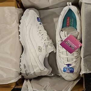 NWT Skechers women's shoes